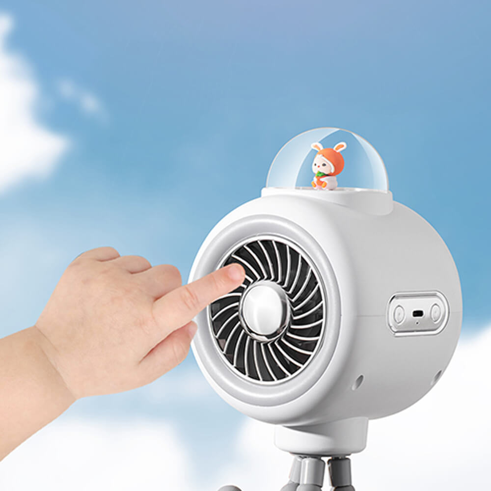 Babelio portable baby stroller fan with USB, shown with a child's hand and blue sky background