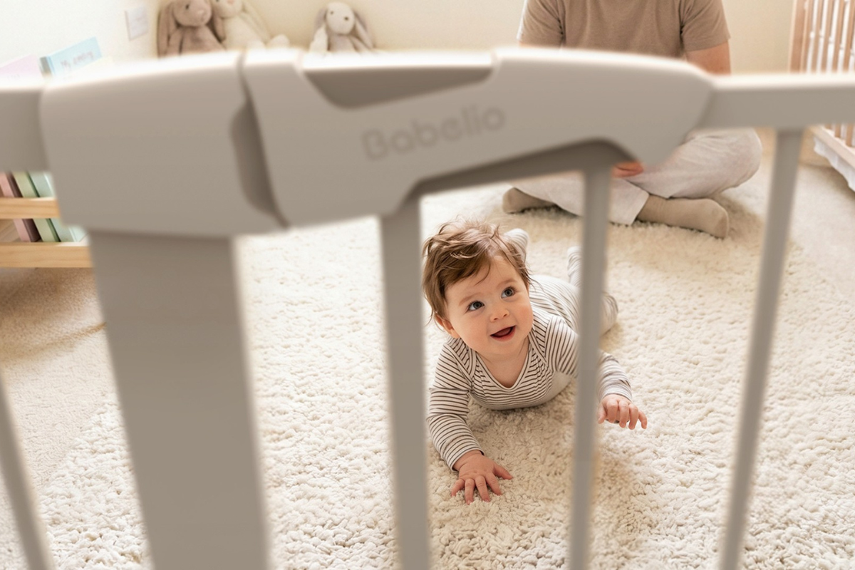 Babelio baby safety gate in nursery with crawling baby and soft rug