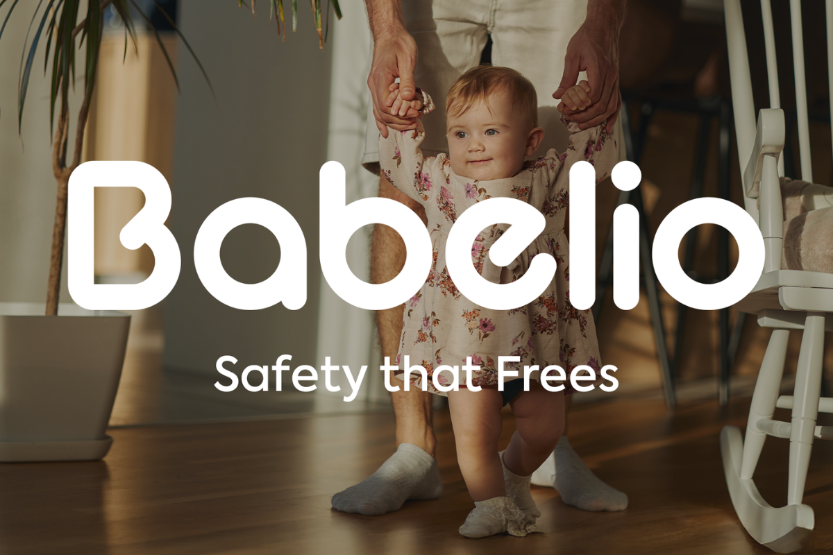Babelio baby safety gate in nursery with child learning to walk