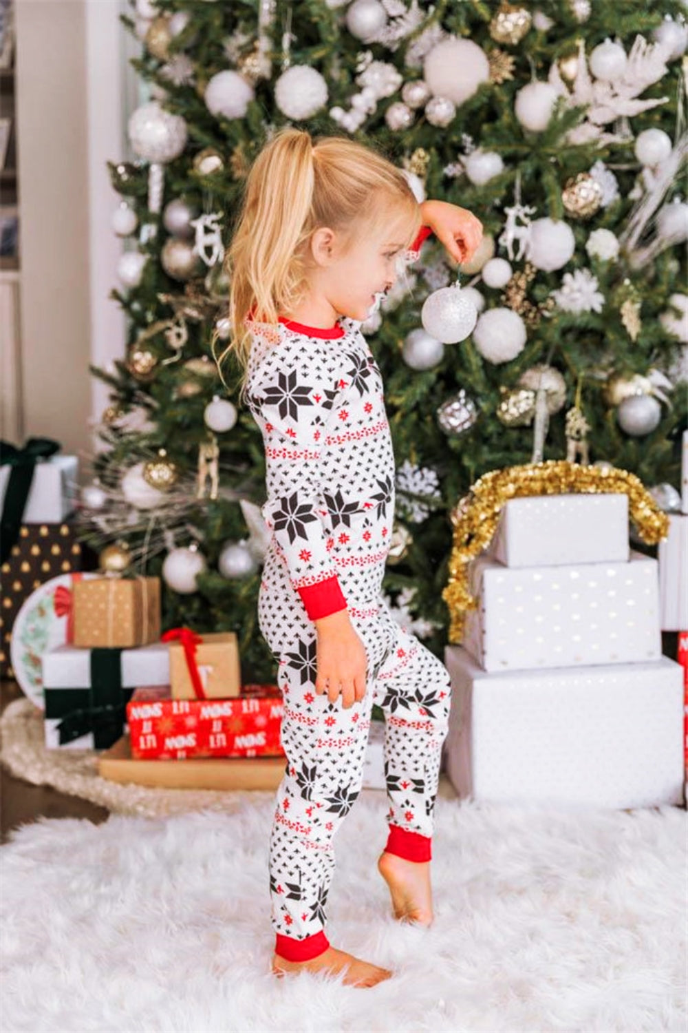 Tiny Cuddling | Christmas Snowflake Pattern Top and Pants Set