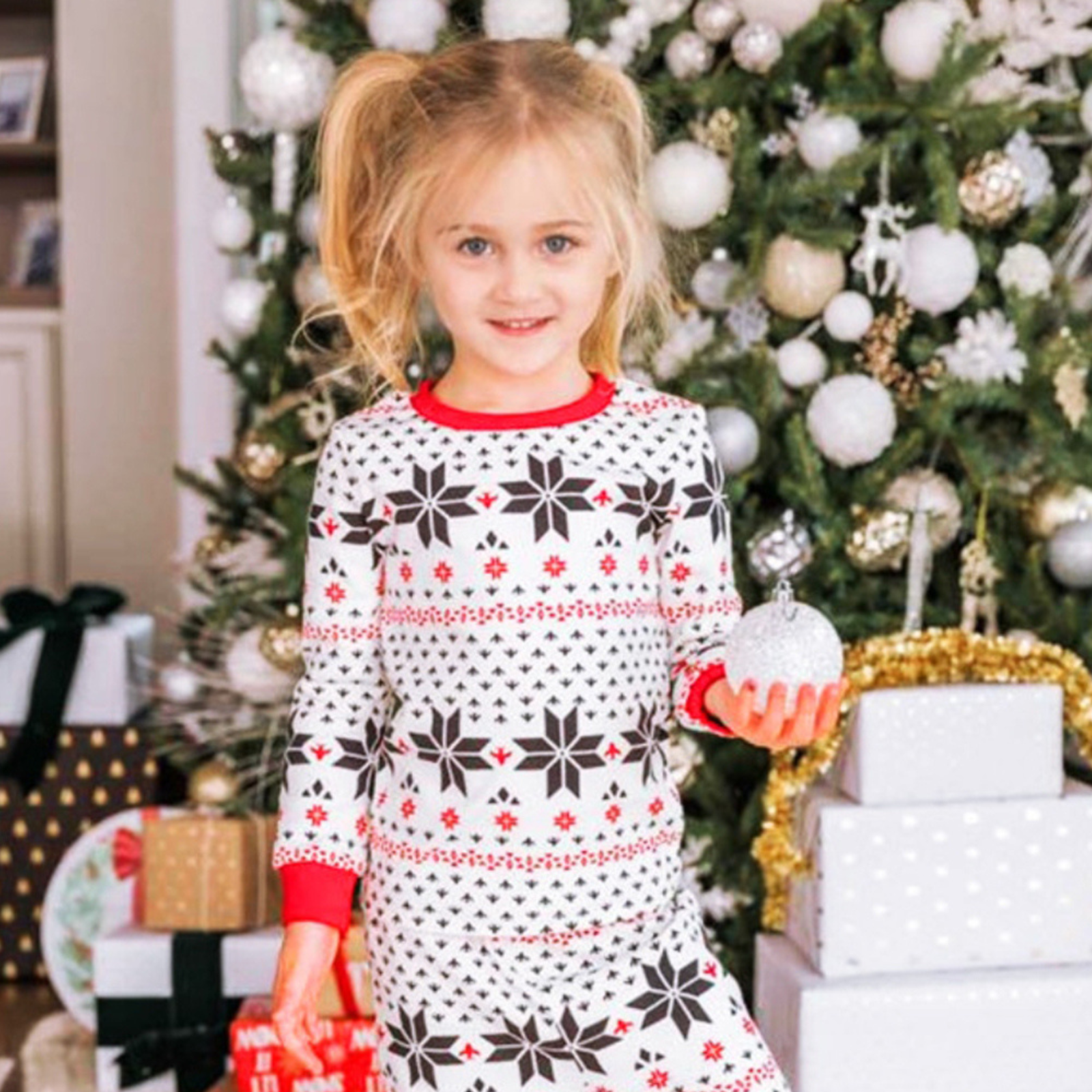 Tiny Cuddling | Christmas Snowflake Pattern Top and Pants Set