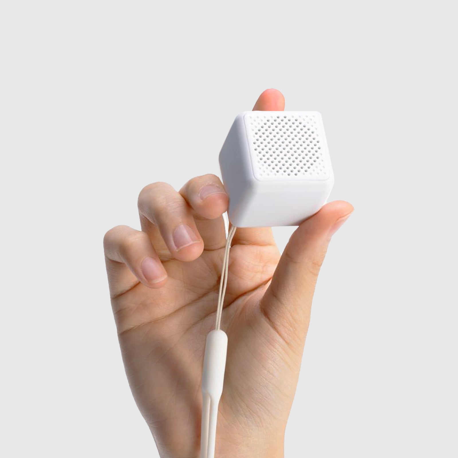 Babelio: Cube Pocket-Sized White Noise Machine | 9 Sounds, Timer - Black - babeliobaby